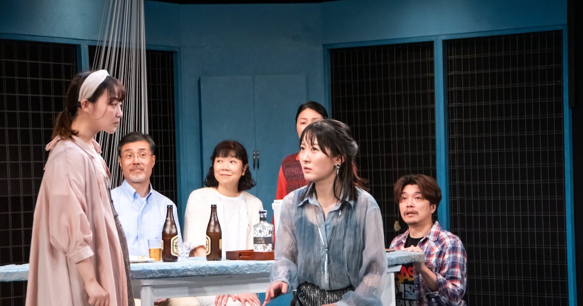 A Perfect Family in Japan: Non-Romantic Comedy Stage Drama