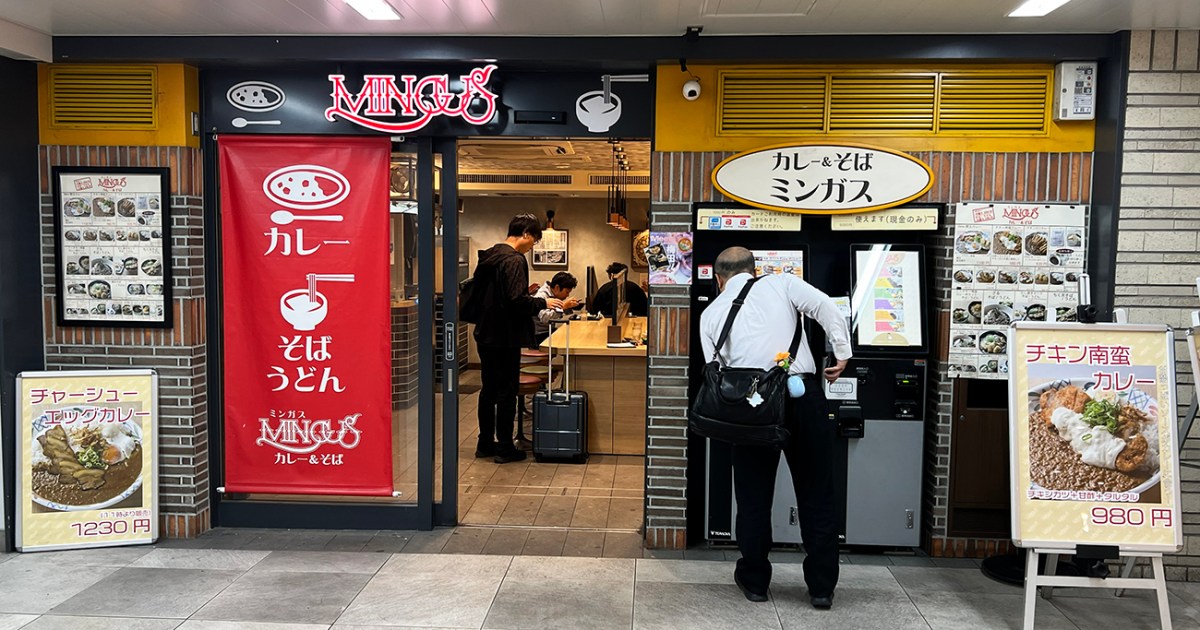Mingus Serves Curry and Hanshin Soba at Osaka Umeda
