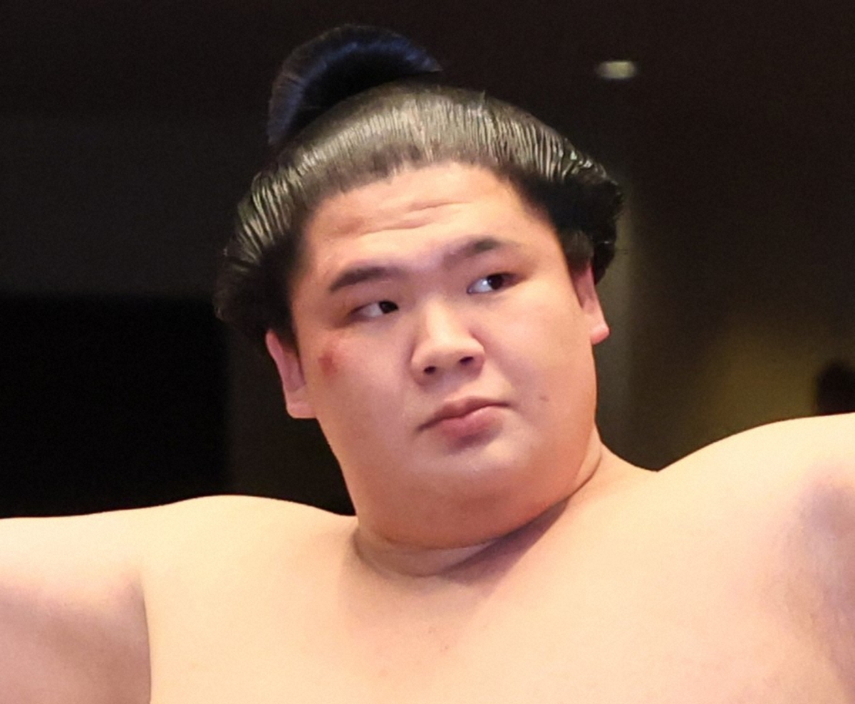 Ura the Sumo Star in Japan: Why Romance Means Weight Loss